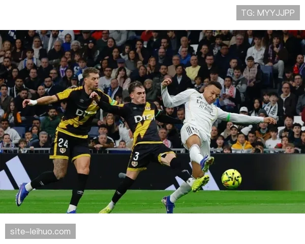 卡马文加替补出场后被红牌罚下，皇马少一人作战